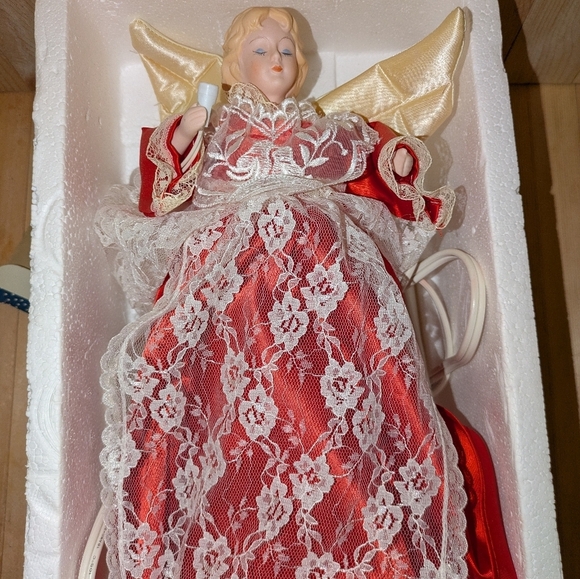 Elegant Red Angel Tree Topper 10 Inch Pre-owned - Picture 11 of 11